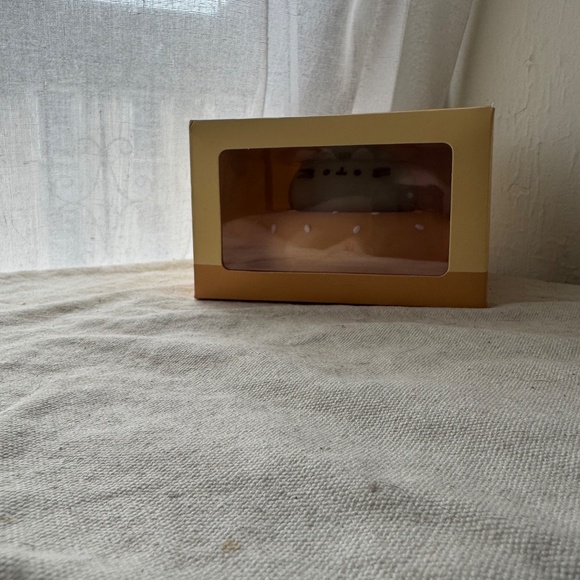 Pusheen Vinyl Figure - Carb Club/Cat Loaf Theme - Picture 6 of 6